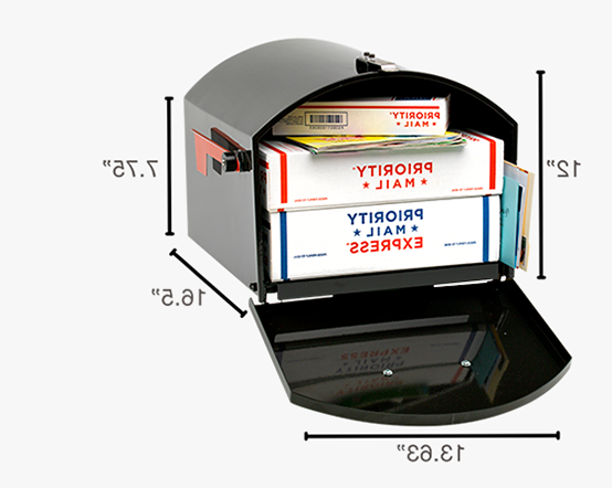 包装邮箱与测量沿底部和侧面.